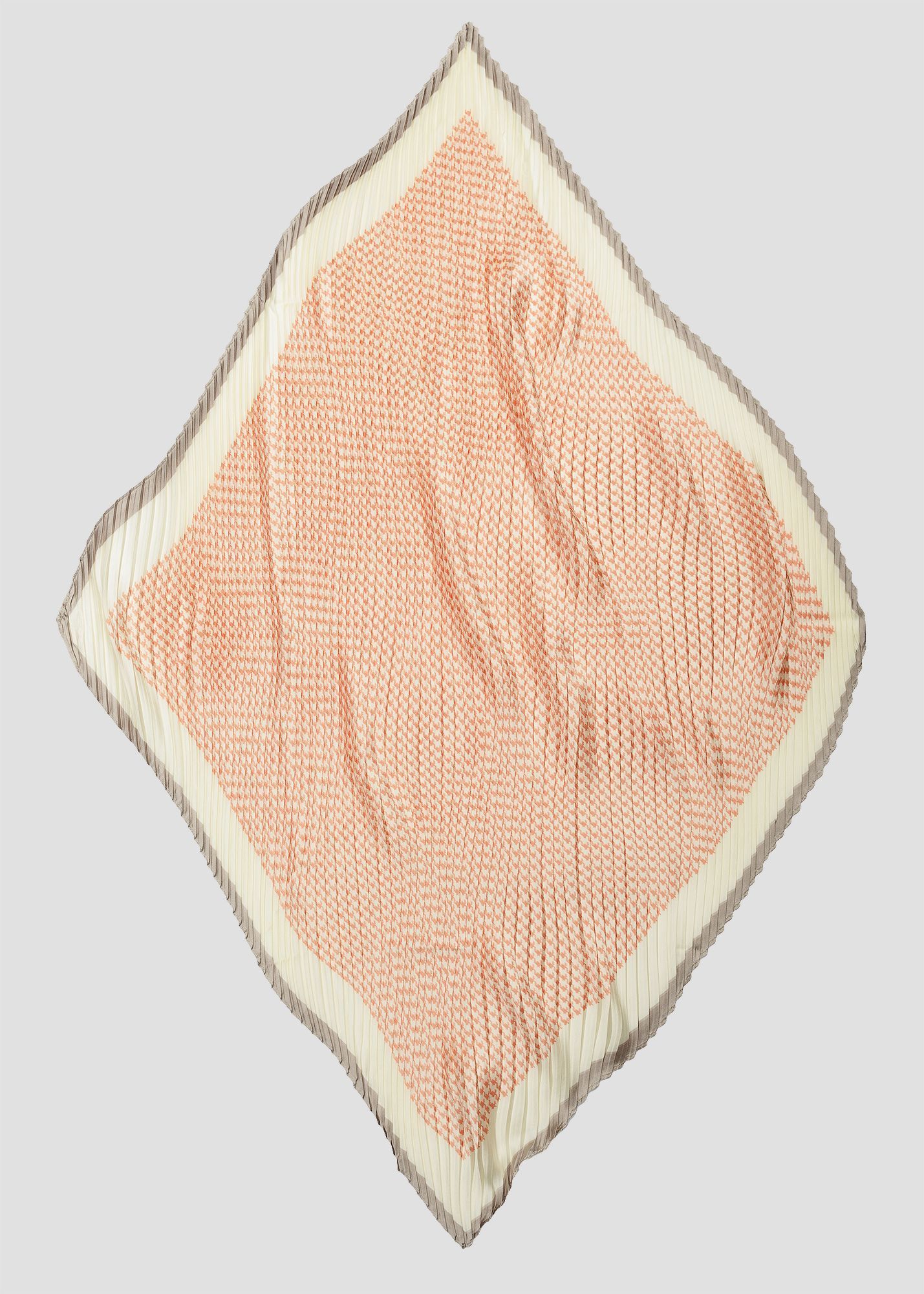 Гофрированный платок ELIS. Цвет: бежево-белый