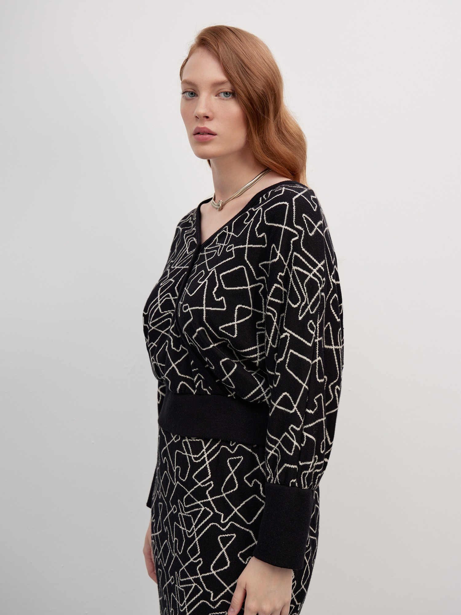 Блуза с V-вырезом LALIS BL1183K, цвет черно-молочный - фото 1